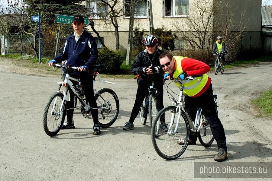 Od prawej Pan Andrzej- organizator, Marek i Krzysiek gdzieś na rozdrożu..