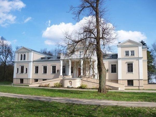 Drzewo i pałacyk w Zaborówku :)