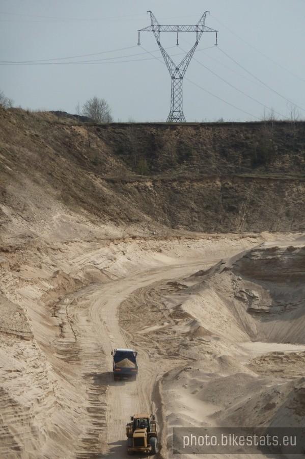 Małe ludziki, samochodziki i koparki