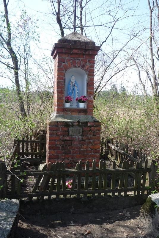 Kapliczka z 1929 roku- w rejonie Chwałowa