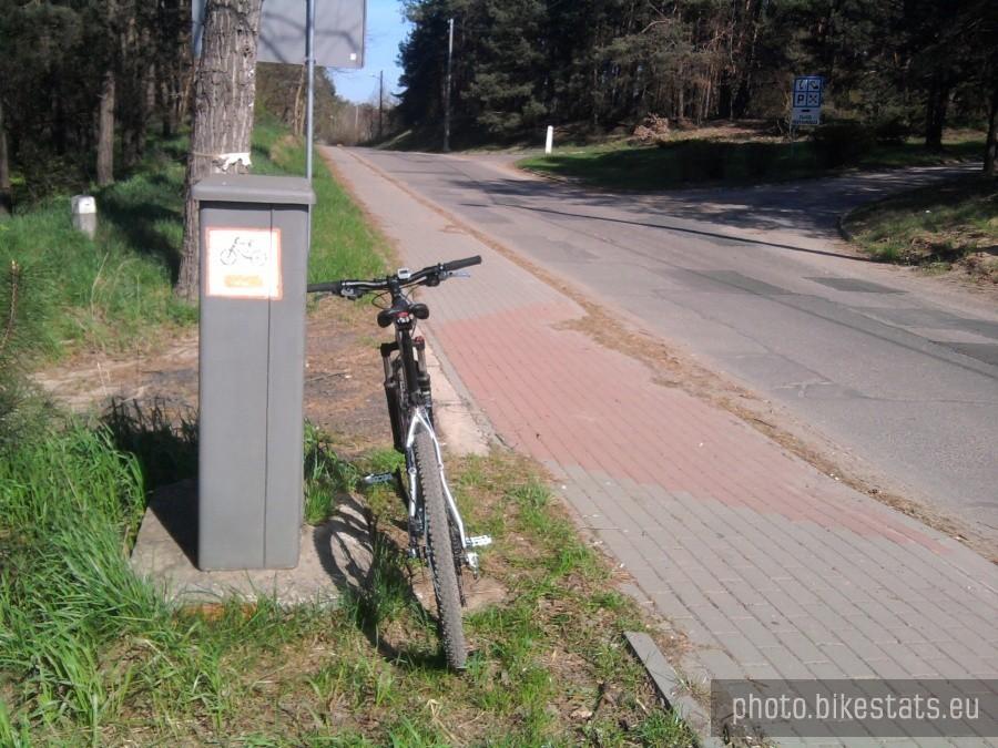Asfaltowa droga do wsi Gorzkie Pole
