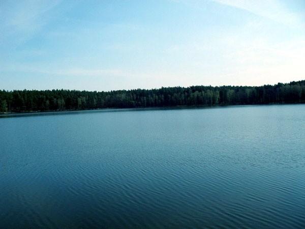 Tleń - jezioro. Fantastyczny kolor niestety tylko za sprawą Photoshopa. Ale i tak jest tam bardzo ładnie.