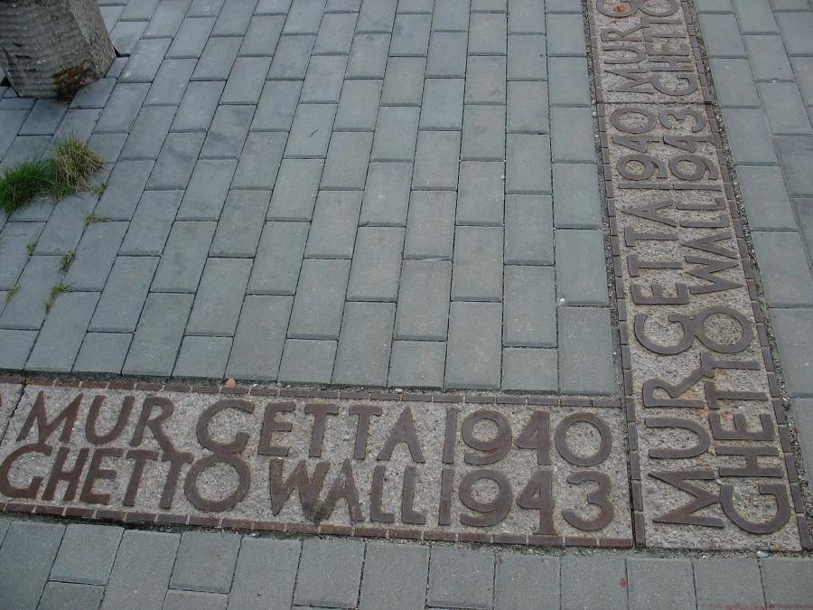 Tu stał mur Getta Warszawskiego
