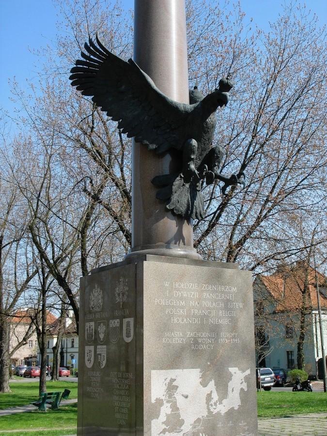 Pomnik 1 Dywizji Pancernej gen. Stanisława Maczka