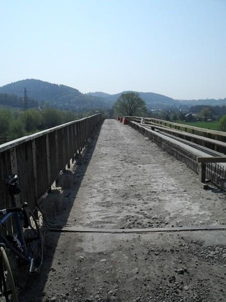 Most w Rożnowie to od niego przez 3,5km nie było skrawka asfaltu