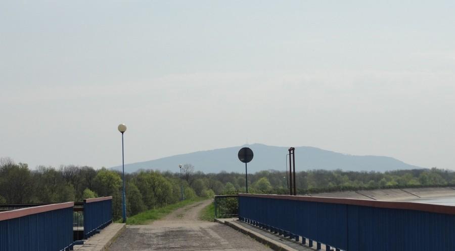 w oddali ślęża
