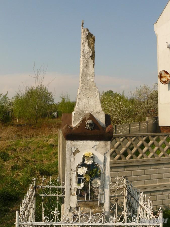 Resztki krzyża.