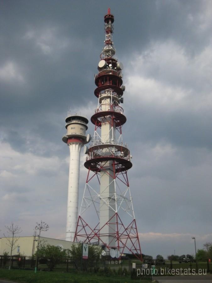 SLR (Stacja Linii Radiowych) Piątkowo – 2 wieże RTV w dzielnicy Poznania - Stare Miasto (Piątkowo). Wieża TV 1 – betonowa wieża o wysokości 76 metrów, zbudowana w 1963 roku. Wieża TV 2 – stalowa wieża o wysokości 128 metrów, zbud