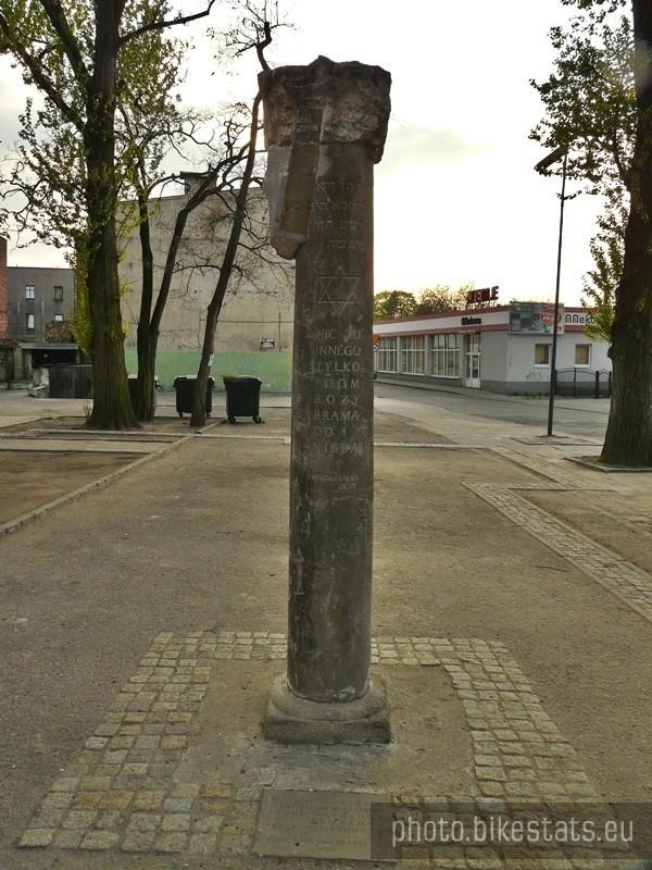 Pamiątkowa kolumna w miejscu synagogi - Tarnowskie Góry