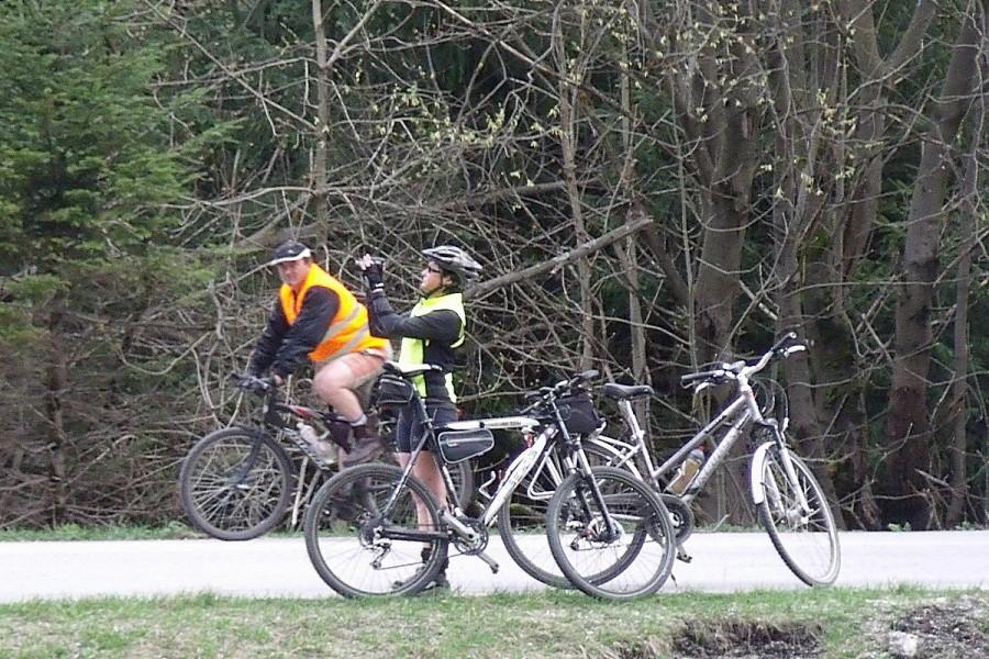 Ela jak zwykle wzbudza zainteresowanie rowerzystów:)