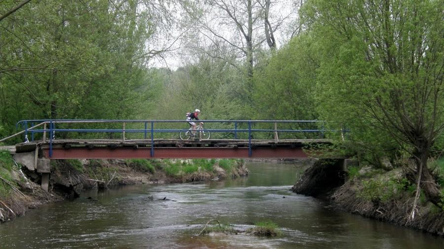 Przejazd przez mostek za Mosiną