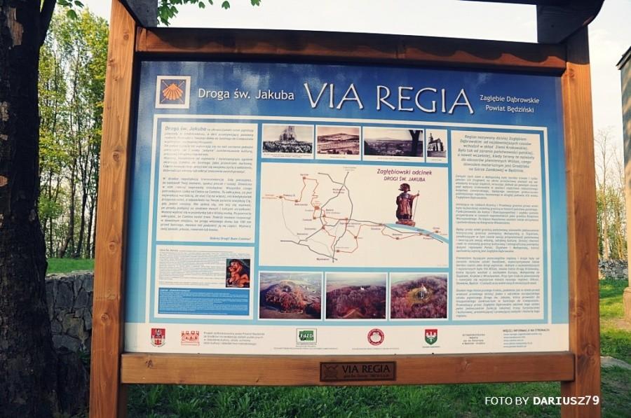 Tablica informacyjna przy kościele na dorotce