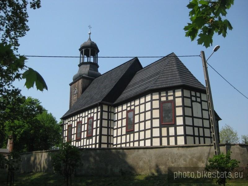 Szachulcowy kościół w Gułtowach.