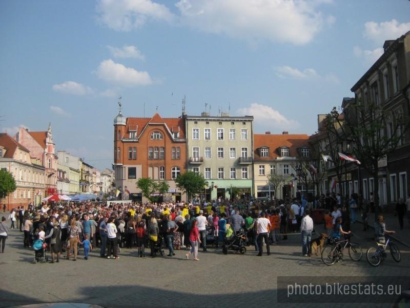 Taneczna impreza na gnieźnieńskim rynku.