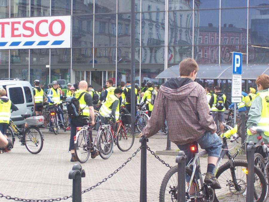 za chwilę ruszy peleton