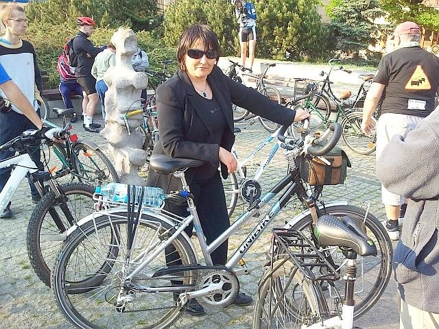 Plac Lotników - rowerzystka