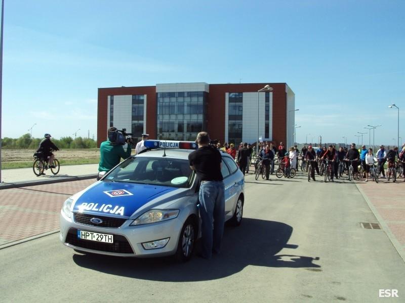 Zwarta grupa na chwilę przed poważną jazdą