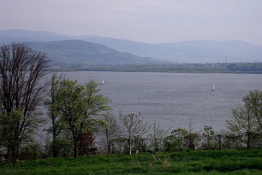 Pierwsze jachty na jeziorze