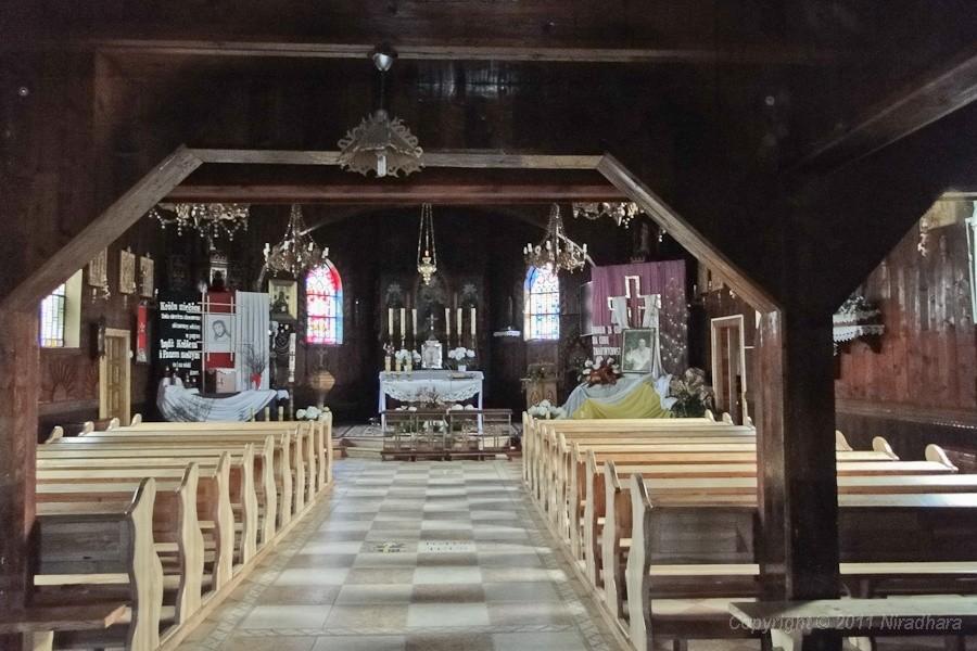 wnętrze kościoła 1