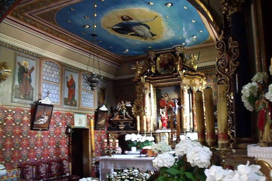 Wnętrze kościoła w Grzawie