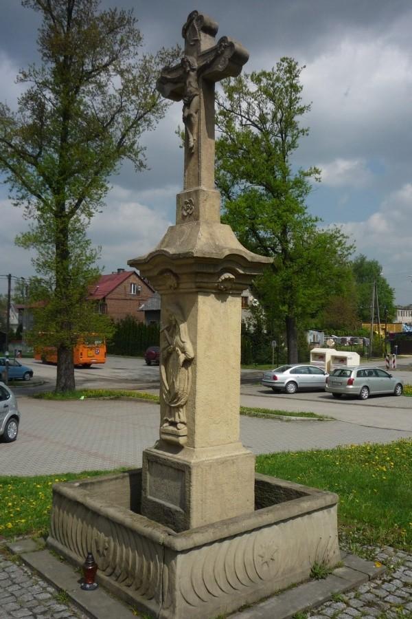 Krzyż przy kościele w Miedźnej