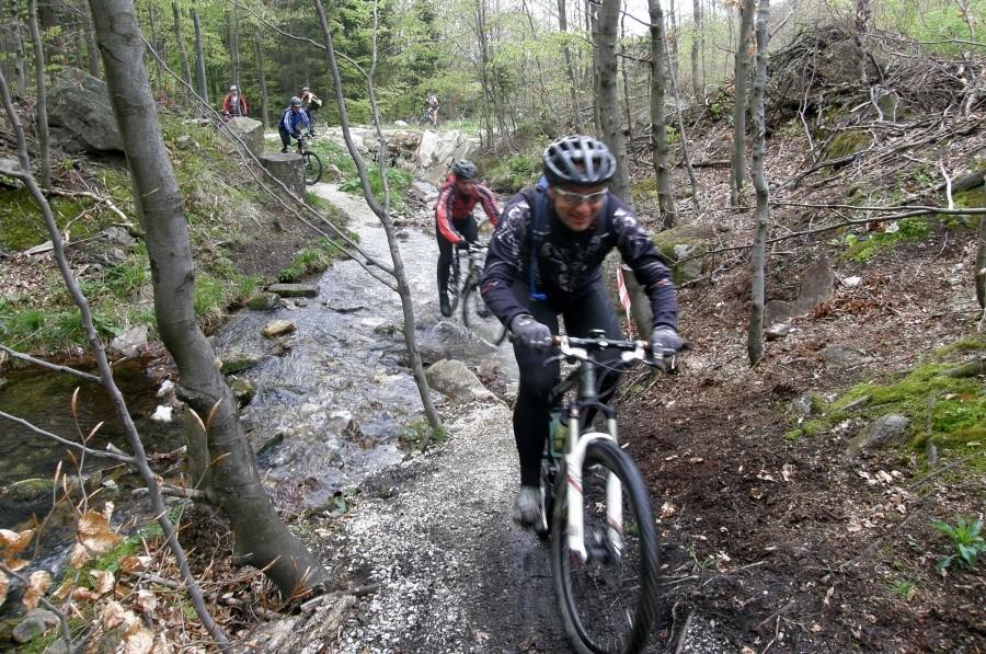 Singletrackowa zabawa się zaczeła :)