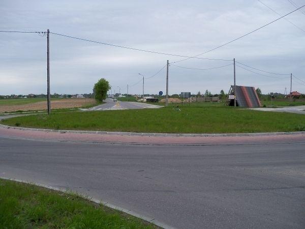 ... stojący na środku ronda w Adamówku :)