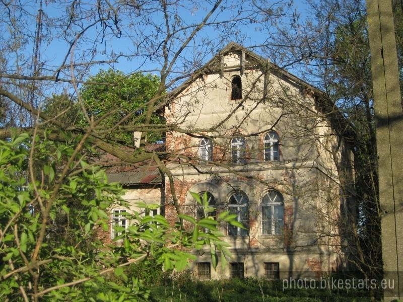 Kolejny zapuszczony dwór. Tym razem w Karłowicach.