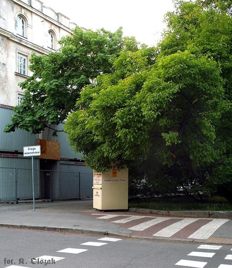 Skrzynia na drodze