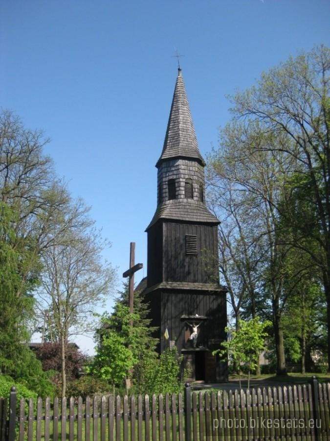 Drewniany kościół w Łagiewnikach Kościelnych z 1741r.