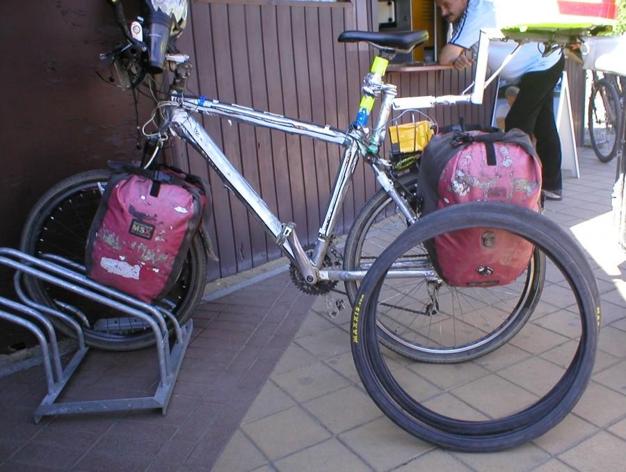 JAKBY KTOŚ NIE ROZPOZNAŁ-TO JEST TREK :-)