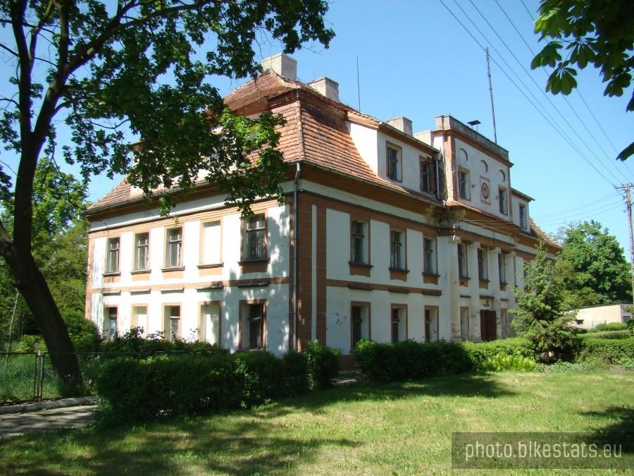 Czerńczyce - pałac. Tylko na zdjęciu wyglada jak po renowacji.