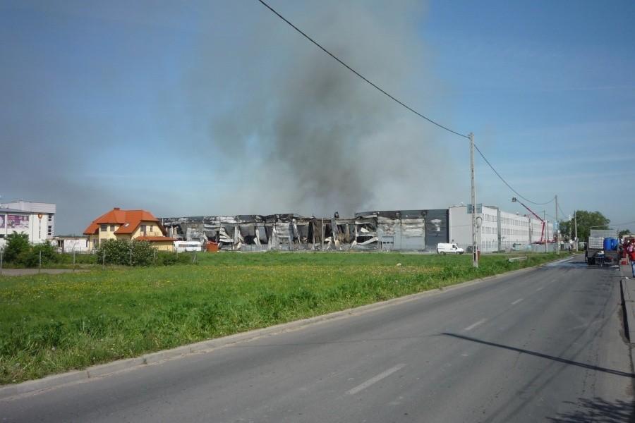 Spalona hala w Wólce Kosowskiej