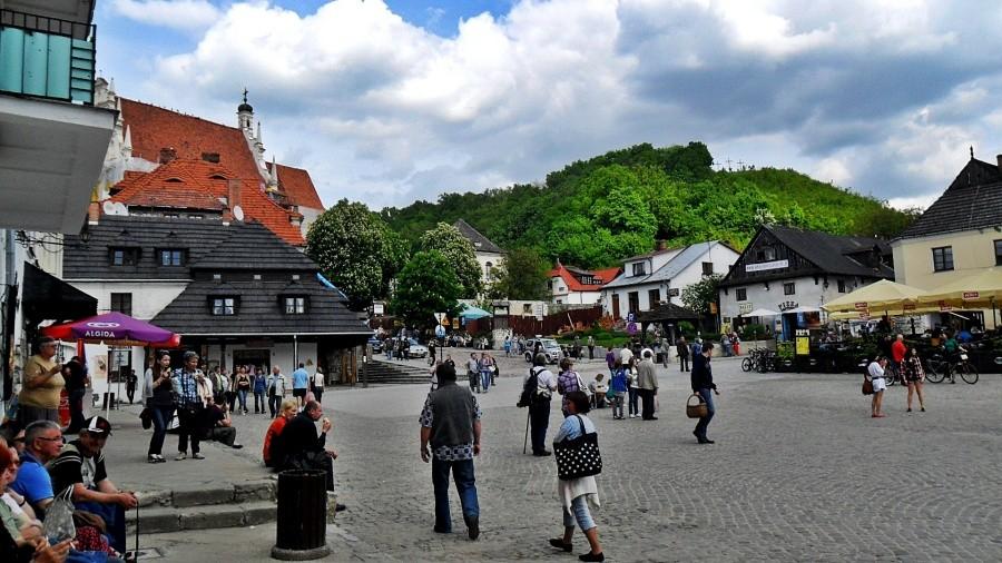 Kościół i góra 3 krzyży
