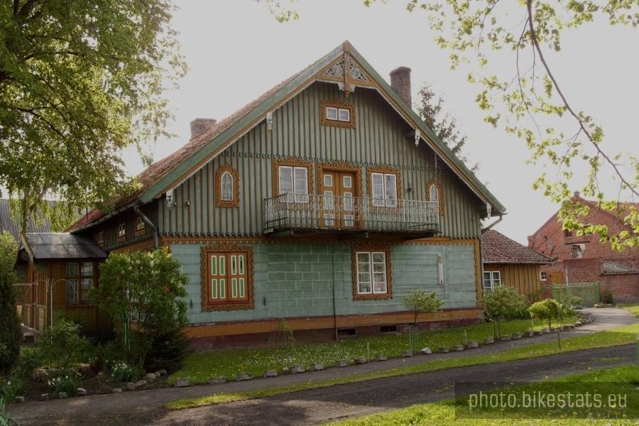 Zabytkowy dom w Pręgowie Żuławskim. Miejscowość ta jest najstarszą wsią w okolicach Nowego Stawu.