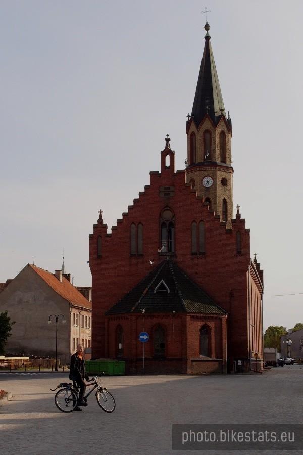 Dawny kościół ewangelicki – wybudowany w stylu neogotyckim w latach 1803-1804 na miejscu spalonego w 1802 ratusza