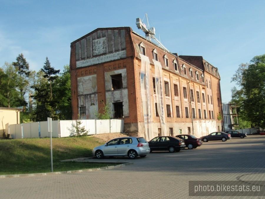 Budynek jakiejś dawnej hurtowni