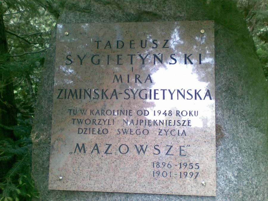 Tablica pamiątkowa poświęcona Tadeuszowi Sygietyńskiemu i Mirze Zimińskiej-Sygietyńskiej