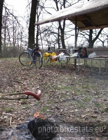 Pieczenie kiełbasek w Mileszynie