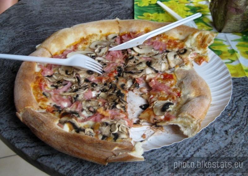 Że niby co! Że mi się nie należy? :-))) Capriciosa mniam :-)
