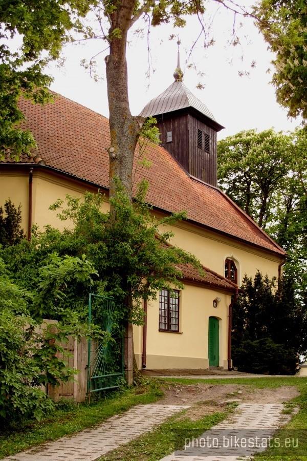 Kościół p.w. Św. Wawrzyńca z połowy XVIII w. w Różynach
