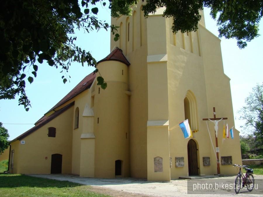 Grębocice - gotycki kościół św. Marcina (ok. 1500 r.)