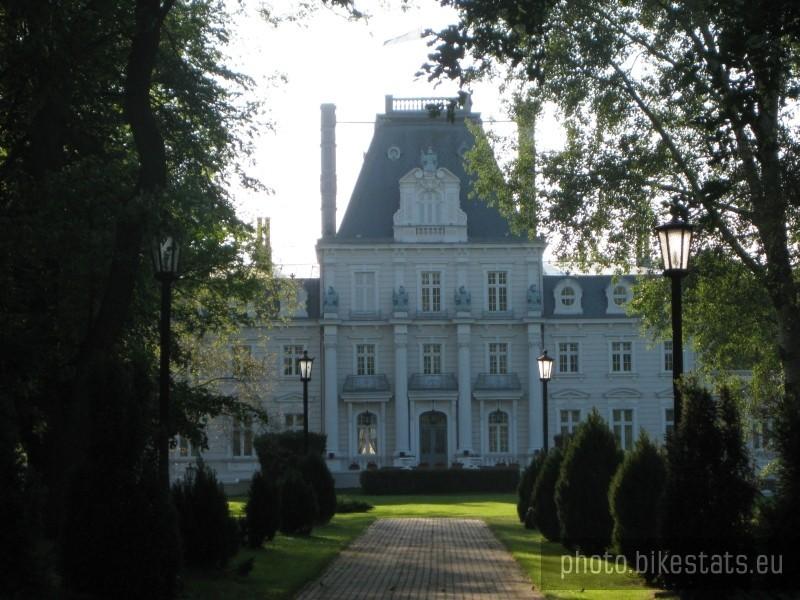 Pałac w Zakrzewie.