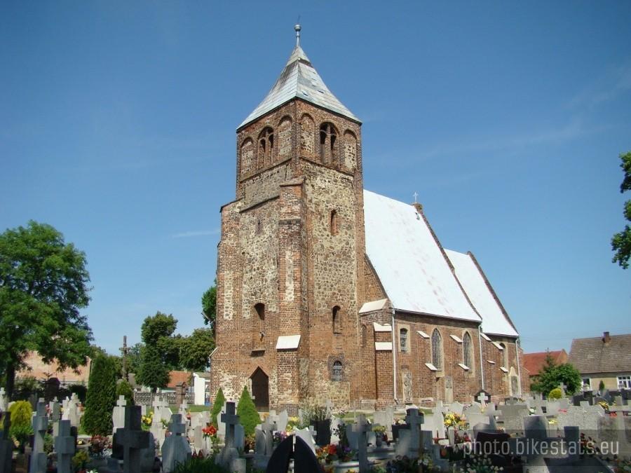 Kościół Nawiedzenia Matki Boskiej w Piersnej, późnogotycki z XV w. Zniszczony w czasie wojny trzydziestoletniej i odbudowany w 1654 r.