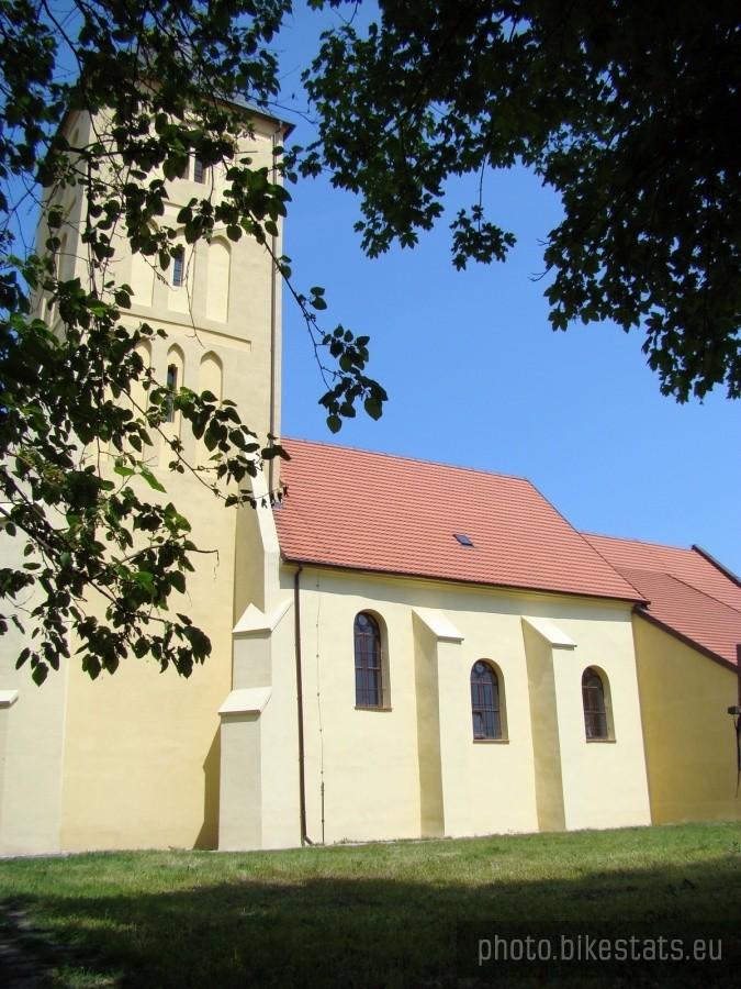 Kościół św. Marcina z Tours w Grębocicach. Widok od strony południowej