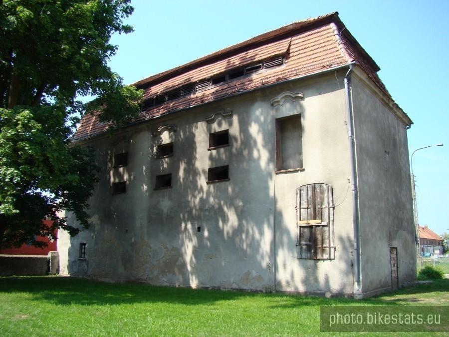 XIX-wieczna oficyna przypałacowa w Grębocicach