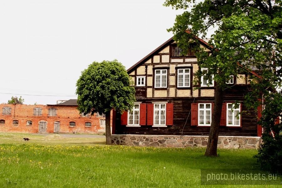 Odrestaurowany dom żuławski w Chlebówce.