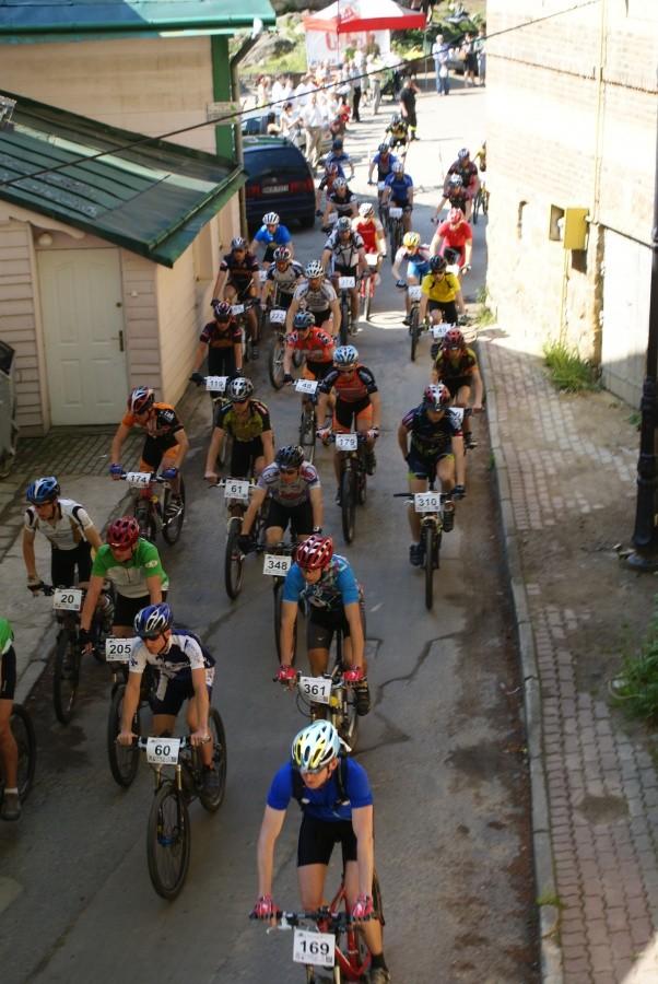 Start i ciasna uliczka w Iwoniczu.