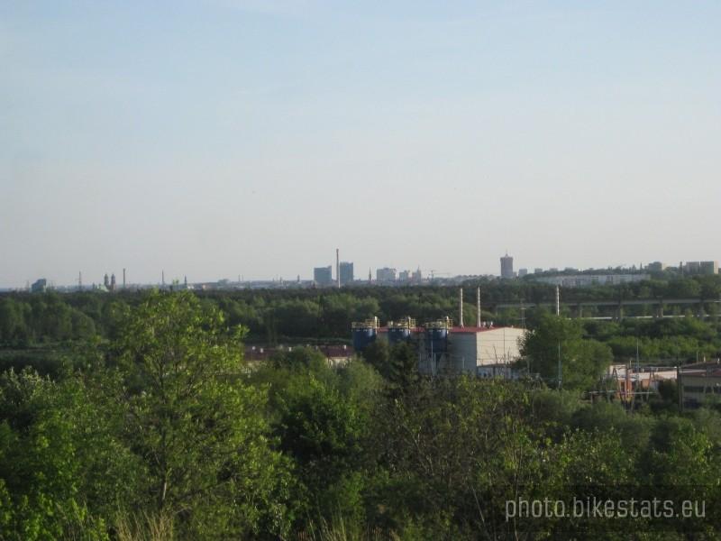 Poznańskie centrum widziane ze wzniesienia w Koziegłowach.