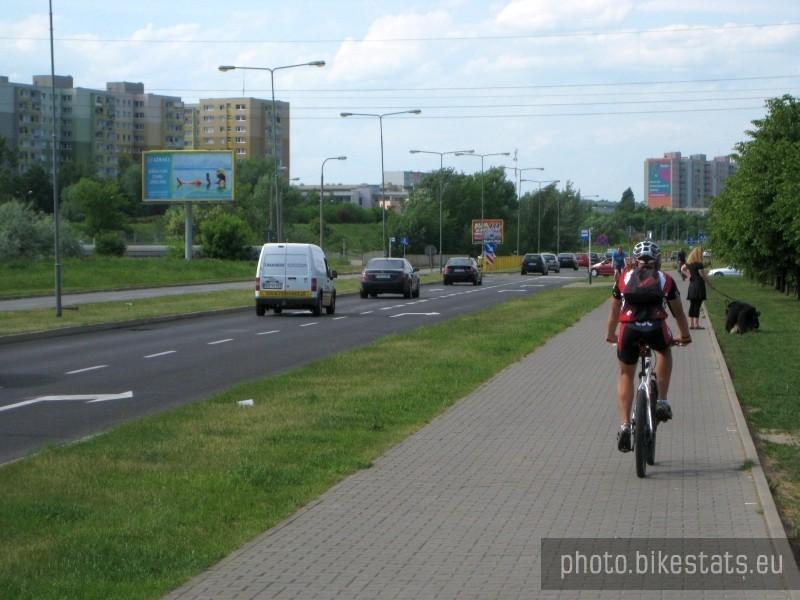 Ścieżka rowerowa na Piątkowie w Poznaniu.